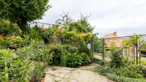 Palisady Charm - Stylish High Ceiling, Downtown, Parking, Братислава (фото 6)