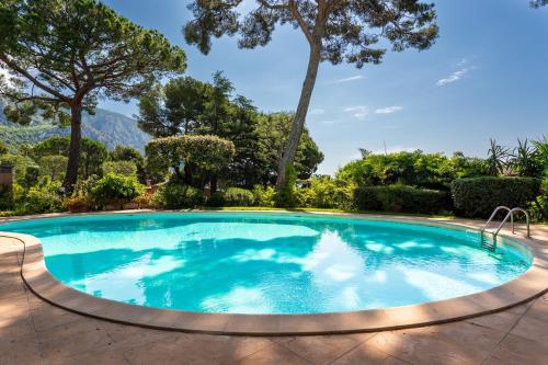 Swimming pool, VILLA LA PETITE RESERVE VI4416 By Riviera Holiday in La Trinite