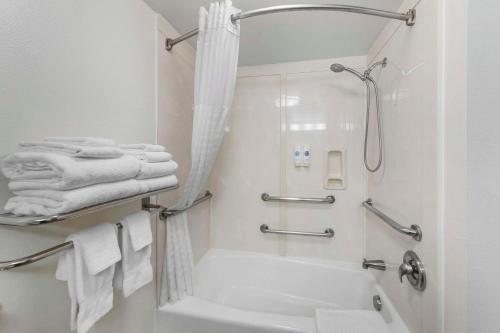 King Suite - Accessible/Non-Smoking