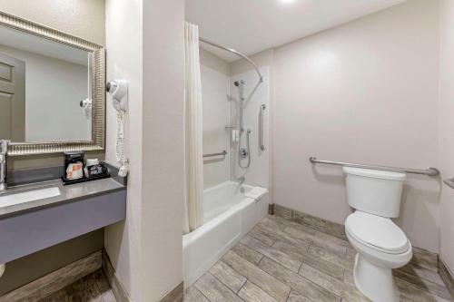 Quality Inn Kettleman City near Hwy 41 - image 3