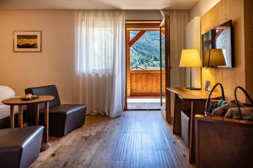 room detail thumbnail 1