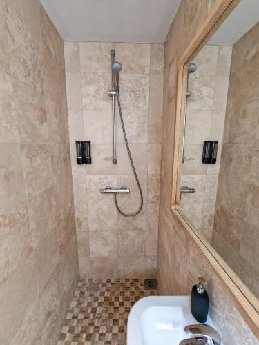 3 Bed Piccadilly Duplex City Centre, Manchester (photo 6)