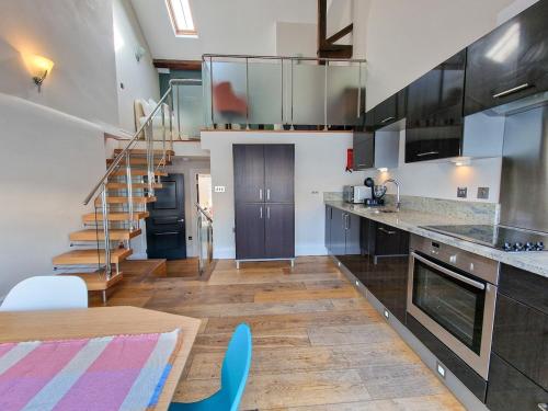 3 Bed Piccadilly Duplex City Centre, Manchester (photo 8)