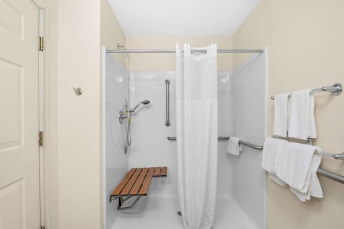 Red Roof Inn Glens Falls - Lake George - image 10