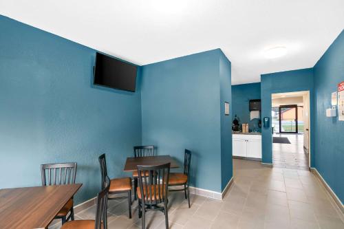 อาหารและเครื่องดื่ม, Quality Inn in ควีนสบิวรี (NY)