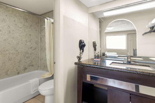 Knights Inn Galveston - image 11