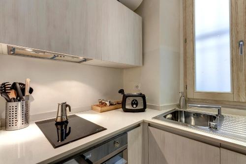 One-Bedroom Apartment image 9