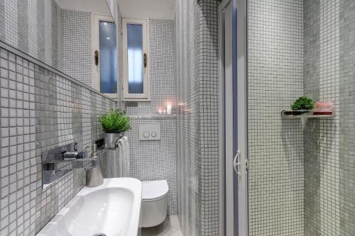 One-Bedroom Apartment image 3