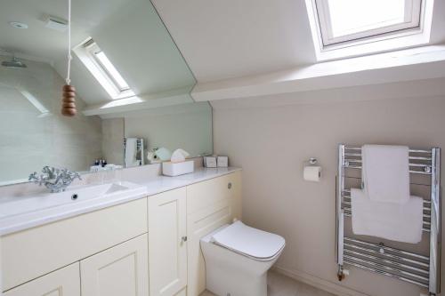 Cheltenham Cottage - image 2