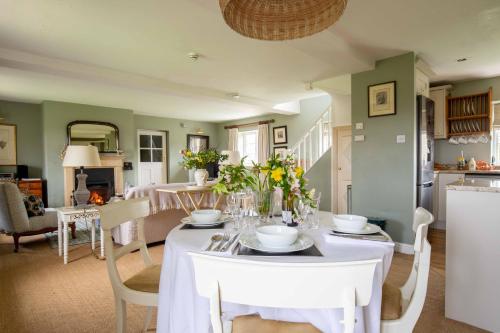 Cheltenham Cottage - main image