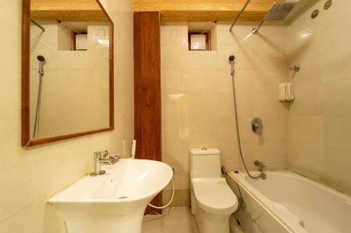 room detail thumbnail 2