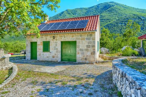 Villa Roglic with pool in Dalmatian Hinterland - image 10