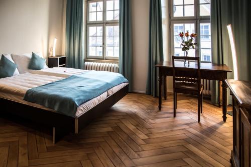 1 queen bed