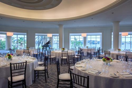 レストラン, Hamilton Princess & Beach Club - A Fairmont Managed Hotel in ハミルトン