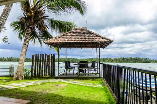 Surrounding environment, Jai Lake House in Perumpalam