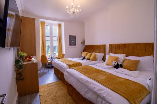 Luxurious Apartments on Oxford Street - image 14