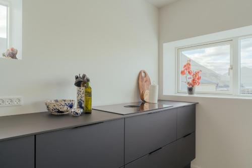 Küche, Nyrenoveret, moderne,hyggeligt hus in Leirvík