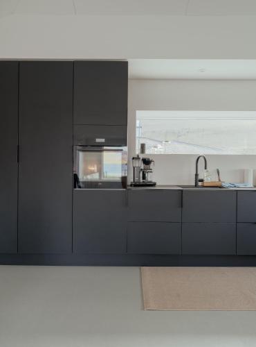 Küche, Nyrenoveret, moderne,hyggeligt hus in Leirvík