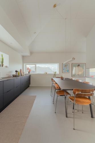 Küche, Nyrenoveret, moderne,hyggeligt hus in Leirvík