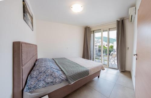 Apartment with Mountain View image 10