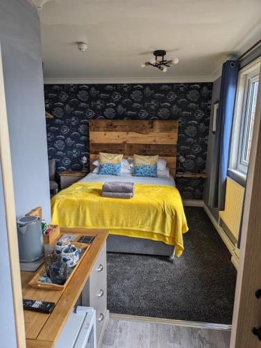 1 queen bed