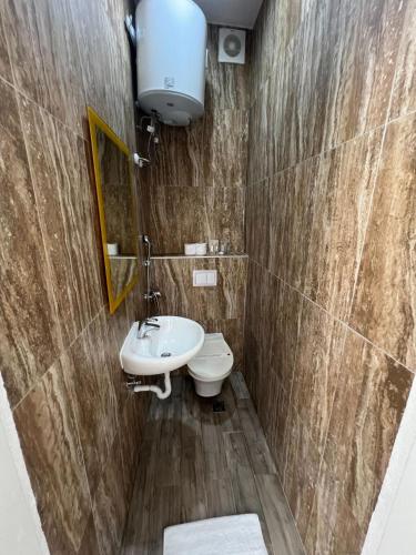 Budget Double Room image 10