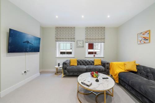 Chic 2 Bed Maisonette in Mayfair 32A - image 14