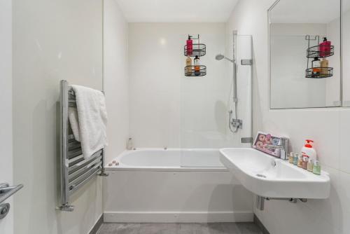 Chic 2 Bed Maisonette in Mayfair 32A - image 9