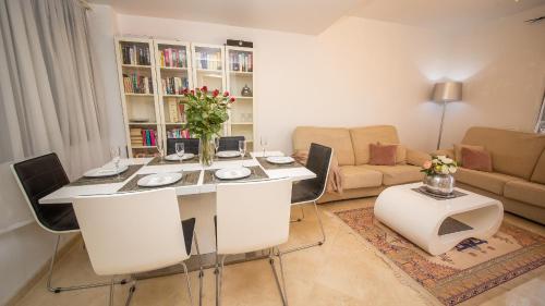Three-Bedroom Townhouse image 10