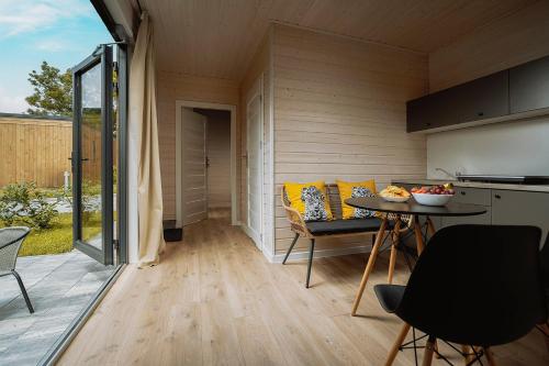 2 bedrooms, 3 beds