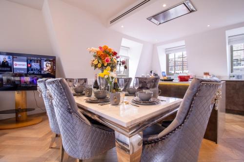 Elegant 3-Bedroom Penthouse in Marble Arch 70 - image 12