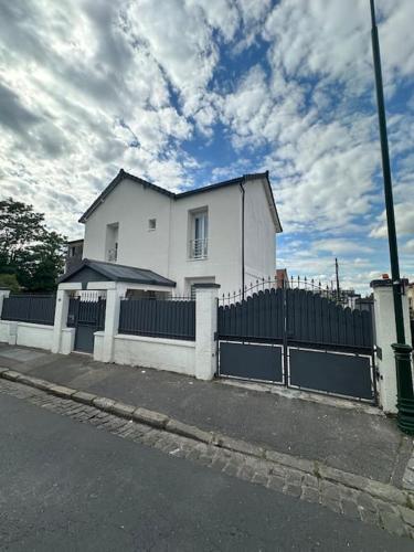 Luxueuse Villa Neuve avec Jardin