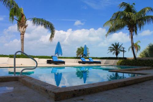Swimming pool, La Vista Azul Resort - Studio in Providenciales