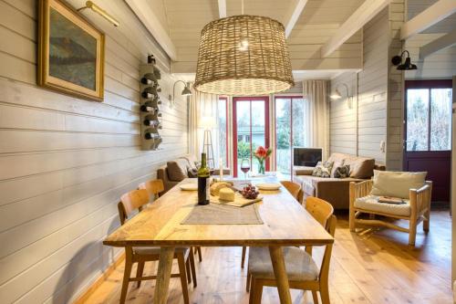 Iekārtas, traumHaff - Sea Hideaway Ostsee Region - privates NORDICSPA, Kamin, Kunst, Hund 300m zum Strand in Eggesin