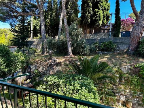 CASSIS VILLAGE Options Parking and Baby - Tap to explore photos