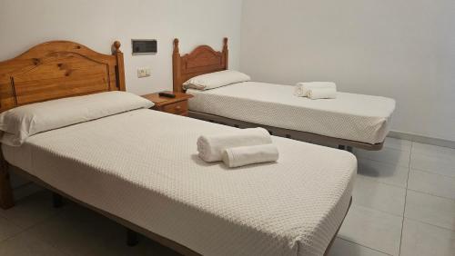 2 twin beds