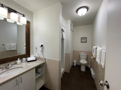 Standard Queen Room image 4
