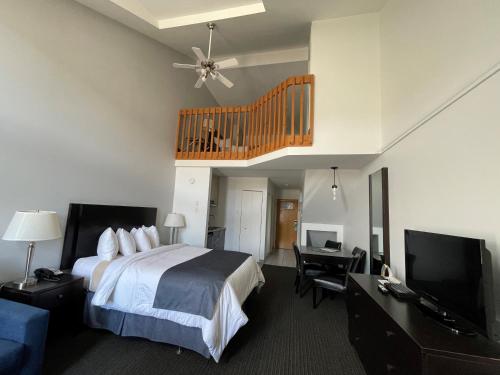 Two Queen Beds Mezzanine with Sofa Bed image 4