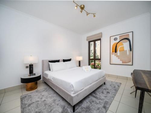 LUXFolio Retreats - Modern Old Town Charm - image 8