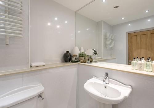 Causewayside Apartment - The Edinburgh Address - image 3