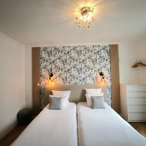 2 twin beds