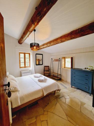 Mas du Rollier Chambres d'hôtes – Eygalières, NY
