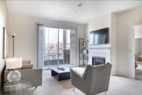 Brentwood 2br w courtyard nr medical center LAX-1009 in Los Angeles, USA