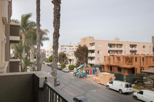 Brentwood 2br w courtyard nr medical center LAX-1009 in Los Angeles, USA