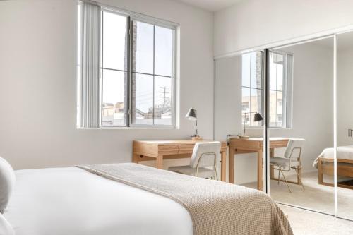 Brentwood 2br w courtyard nr medical center LAX-1009 in Los Angeles, USA