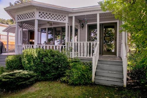 Wine Down on Waneta Lake in Hammondsport, USA