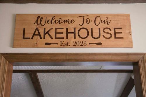 Wine Down on Waneta Lake in Hammondsport, USA