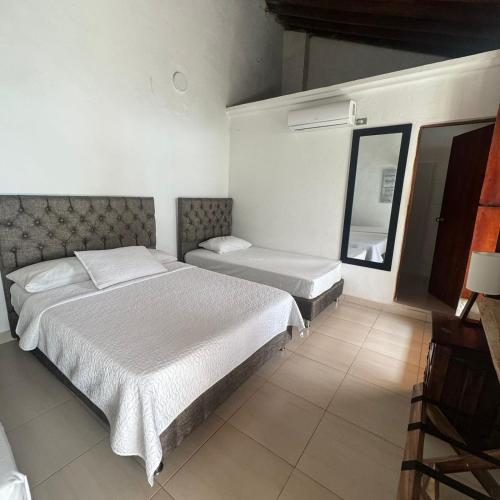 HOTEL PLAZA BOLIVAR MOMPOX ubicado en el centro histórico con parqueadero interno