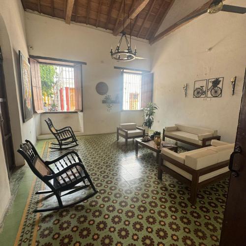 HOTEL PLAZA BOLIVAR MOMPOX ubicado en el centro histórico con parqueadero interno