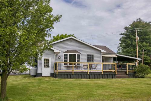 Crossroads in The Finger Lakes in Hammondsport, USA